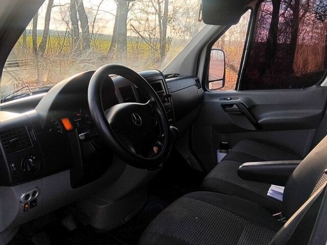 Белый Мерседес Sprinter, объемом двигателя 3 л и пробегом 425 тыс. км за 9200 $, фото 6 на Automoto.ua