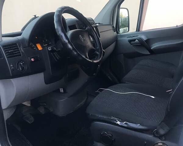 Белый Мерседес Sprinter, объемом двигателя 2.99 л и пробегом 557 тыс. км за 10000 $, фото 6 на Automoto.ua