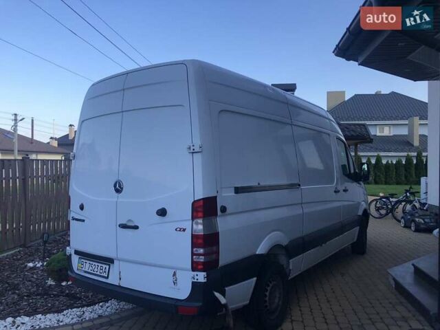 Белый Мерседес Sprinter, объемом двигателя 2.1 л и пробегом 450 тыс. км за 9000 $, фото 4 на Automoto.ua