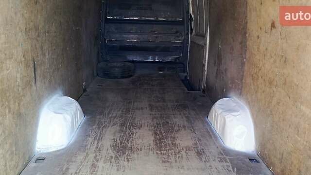 Белый Мерседес Sprinter, объемом двигателя 2.1 л и пробегом 300 тыс. км за 12550 $, фото 11 на Automoto.ua