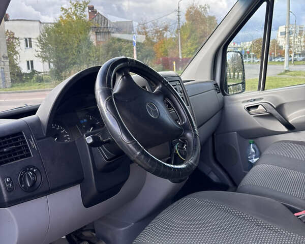 Белый Мерседес Sprinter, объемом двигателя 2.1 л и пробегом 317 тыс. км за 12000 $, фото 7 на Automoto.ua