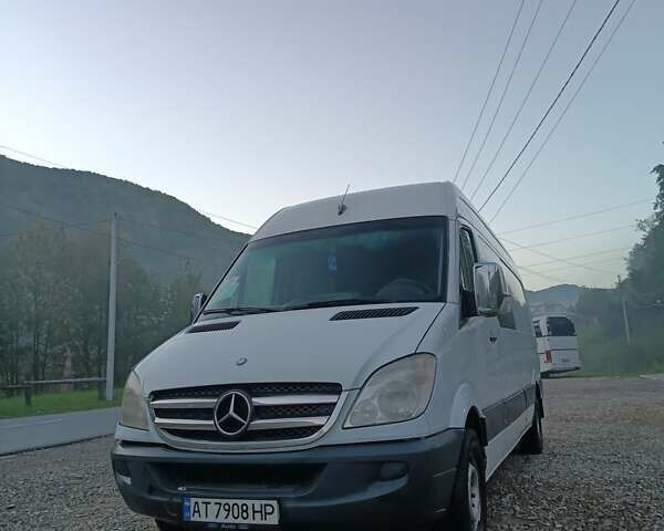 Белый Мерседес Sprinter, объемом двигателя 2.15 л и пробегом 360 тыс. км за 8500 $, фото 58 на Automoto.ua