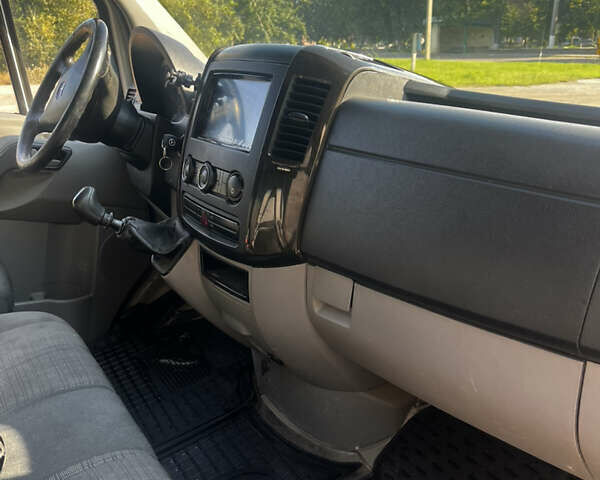 Белый Мерседес Sprinter, объемом двигателя 2.15 л и пробегом 350 тыс. км за 7900 $, фото 5 на Automoto.ua