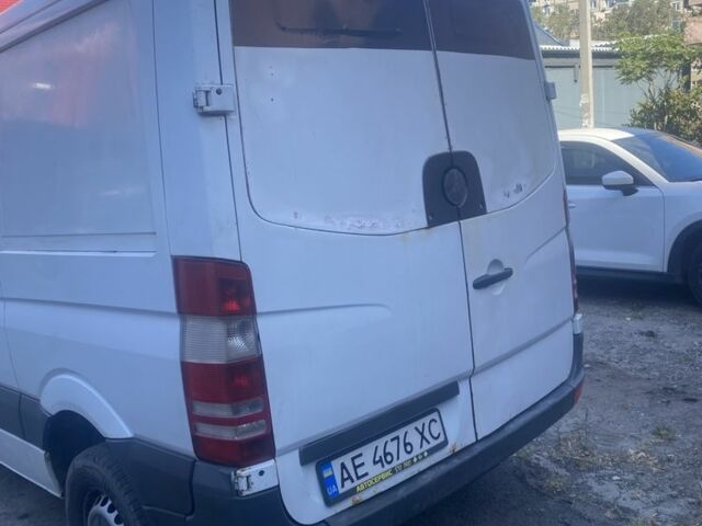 Белый Мерседес Sprinter, объемом двигателя 2.1 л и пробегом 584 тыс. км за 10000 $, фото 3 на Automoto.ua