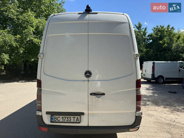Белый Мерседес Sprinter, объемом двигателя 2.1 л и пробегом 637 тыс. км за 10500 $, фото 2 на Automoto.ua