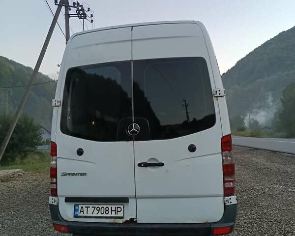 Белый Мерседес Sprinter, объемом двигателя 2.15 л и пробегом 360 тыс. км за 8500 $, фото 49 на Automoto.ua