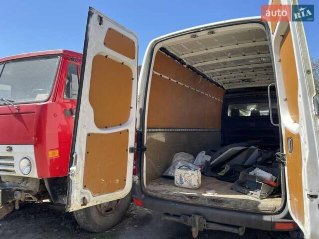 Белый Мерседес Sprinter, объемом двигателя 2.15 л и пробегом 300 тыс. км за 3999 $, фото 5 на Automoto.ua
