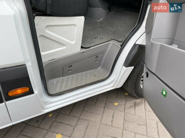 Белый Мерседес Sprinter, объемом двигателя 2.2 л и пробегом 350 тыс. км за 10999 $, фото 17 на Automoto.ua