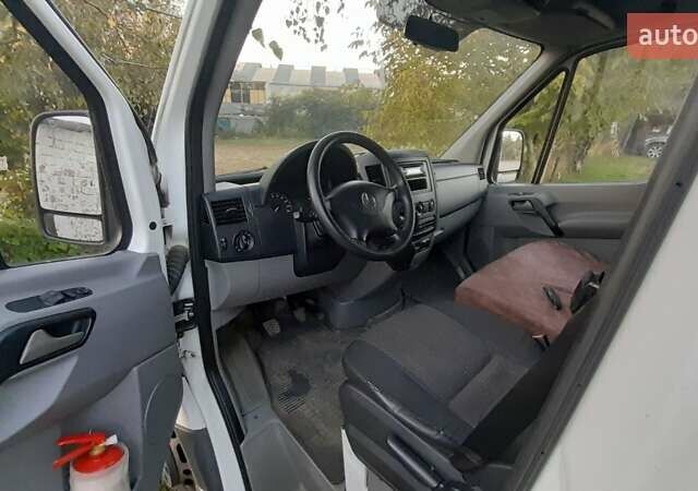 Белый Мерседес Sprinter, объемом двигателя 2.2 л и пробегом 162 тыс. км за 24000 $, фото 1 на Automoto.ua