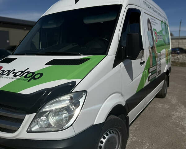 Белый Мерседес Sprinter, объемом двигателя 2.1 л и пробегом 472 тыс. км за 11500 $, фото 1 на Automoto.ua
