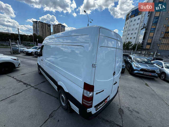 Белый Мерседес Sprinter, объемом двигателя 2.2 л и пробегом 490 тыс. км за 10430 $, фото 3 на Automoto.ua