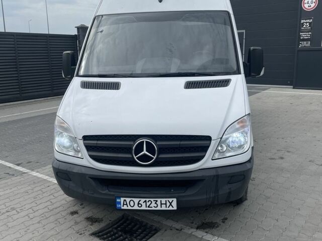 Белый Мерседес Sprinter, объемом двигателя 3 л и пробегом 400 тыс. км за 13300 $, фото 1 на Automoto.ua