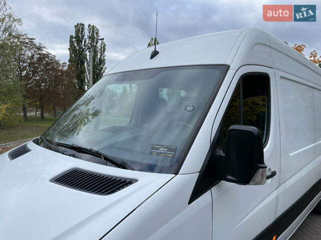 Белый Мерседес Sprinter, объемом двигателя 2.2 л и пробегом 350 тыс. км за 10999 $, фото 31 на Automoto.ua