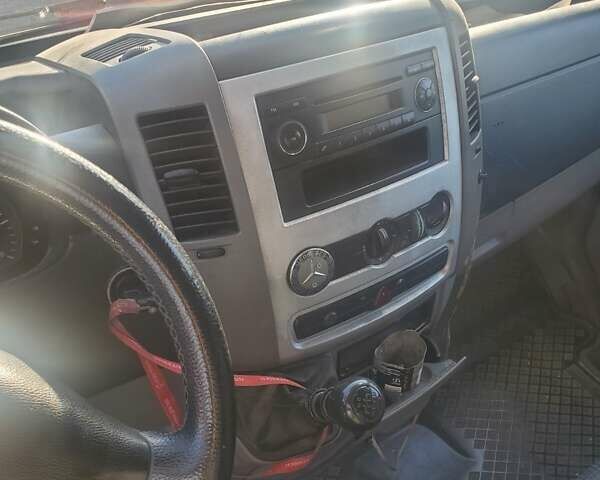 Белый Мерседес Sprinter, объемом двигателя 2.15 л и пробегом 300 тыс. км за 12100 $, фото 8 на Automoto.ua