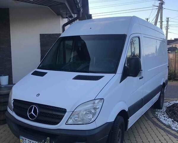 Белый Мерседес Sprinter, объемом двигателя 2.1 л и пробегом 450 тыс. км за 9000 $, фото 2 на Automoto.ua