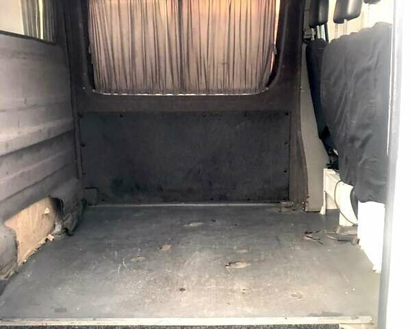 Белый Мерседес Sprinter, объемом двигателя 2.99 л и пробегом 557 тыс. км за 10000 $, фото 3 на Automoto.ua