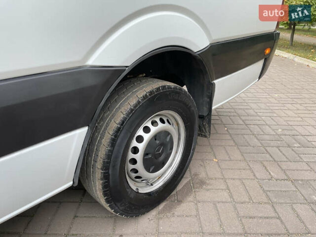 Белый Мерседес Sprinter, объемом двигателя 2.2 л и пробегом 350 тыс. км за 10999 $, фото 24 на Automoto.ua