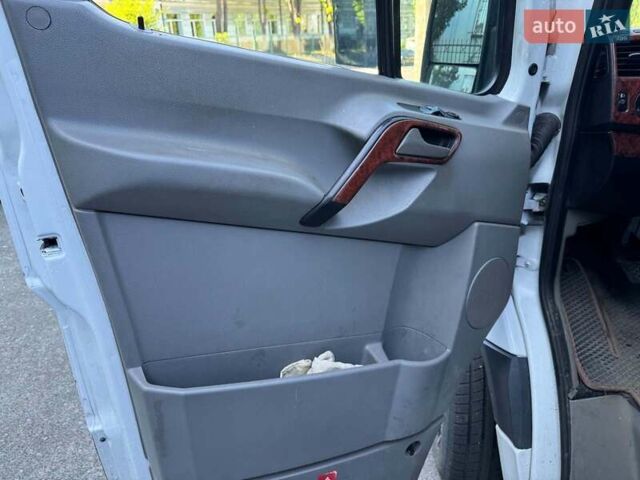 Белый Мерседес Sprinter, объемом двигателя 2.2 л и пробегом 367 тыс. км за 11390 $, фото 9 на Automoto.ua