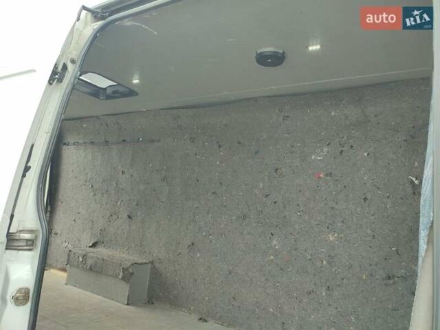 Белый Мерседес Sprinter, объемом двигателя 3 л и пробегом 560 тыс. км за 14300 $, фото 14 на Automoto.ua