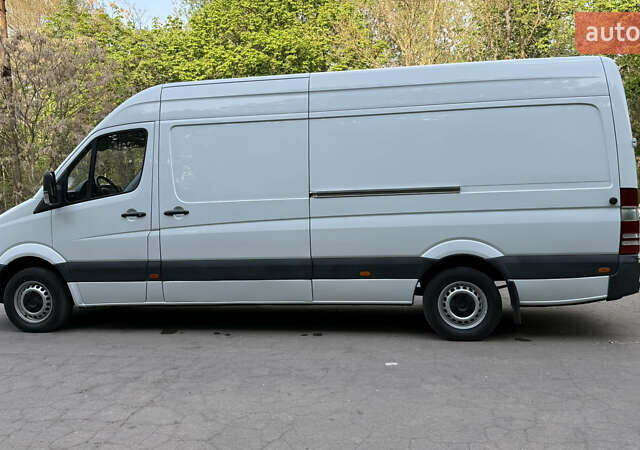 Белый Мерседес Sprinter, объемом двигателя 2.2 л и пробегом 300 тыс. км за 10900 $, фото 3 на Automoto.ua