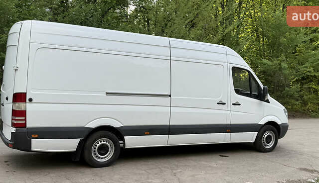 Белый Мерседес Sprinter, объемом двигателя 2.2 л и пробегом 300 тыс. км за 10900 $, фото 4 на Automoto.ua