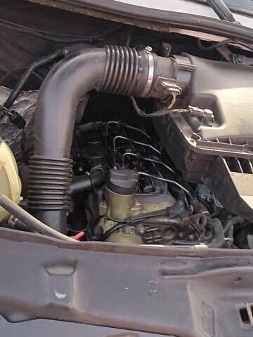 Белый Мерседес Sprinter, объемом двигателя 2.15 л и пробегом 475 тыс. км за 10500 $, фото 7 на Automoto.ua