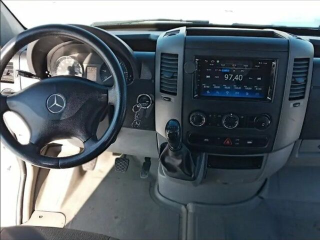 Белый Мерседес Sprinter, объемом двигателя 3 л и пробегом 600 тыс. км за 17500 $, фото 3 на Automoto.ua