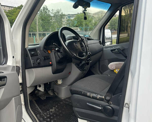 Белый Мерседес Sprinter, объемом двигателя 2.15 л и пробегом 306 тыс. км за 13000 $, фото 5 на Automoto.ua