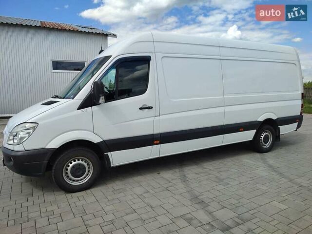 Белый Мерседес Sprinter, объемом двигателя 3 л и пробегом 560 тыс. км за 14300 $, фото 1 на Automoto.ua