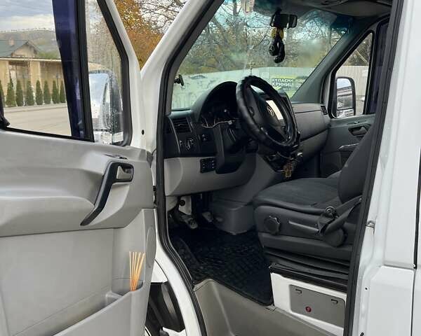 Белый Мерседес Sprinter, объемом двигателя 3 л и пробегом 800 тыс. км за 13800 $, фото 4 на Automoto.ua