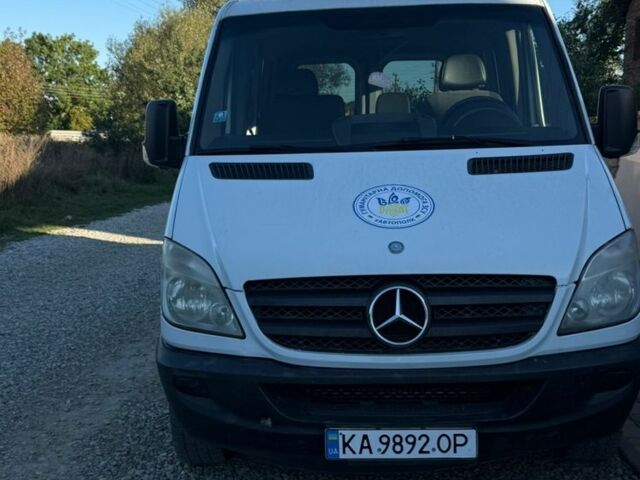 Белый Мерседес Sprinter, объемом двигателя 2.2 л и пробегом 500 тыс. км за 6200 $, фото 3 на Automoto.ua