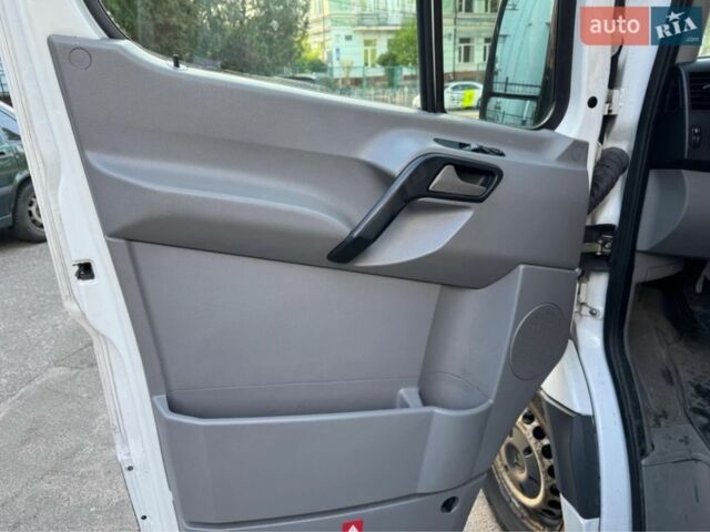 Белый Мерседес Sprinter, объемом двигателя 3 л и пробегом 600 тыс. км за 11500 $, фото 8 на Automoto.ua