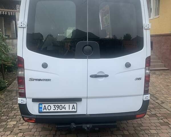 Белый Мерседес Sprinter, объемом двигателя 2.1 л и пробегом 570 тыс. км за 10500 $, фото 2 на Automoto.ua
