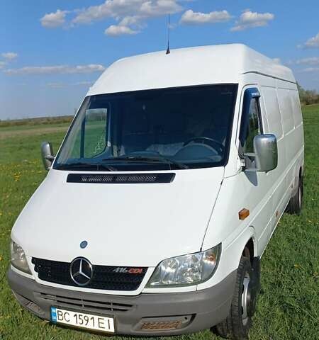 Белый Мерседес Sprinter, объемом двигателя 2.7 л и пробегом 385 тыс. км за 21500 $, фото 4 на Automoto.ua