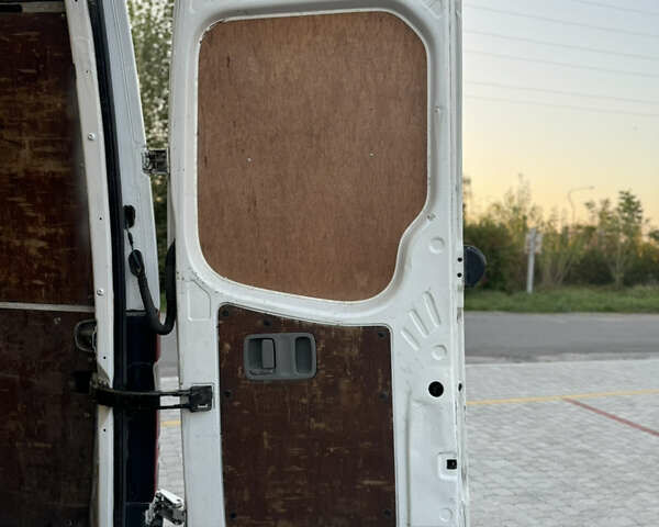 Белый Мерседес Sprinter, объемом двигателя 2.99 л и пробегом 564 тыс. км за 17500 $, фото 11 на Automoto.ua