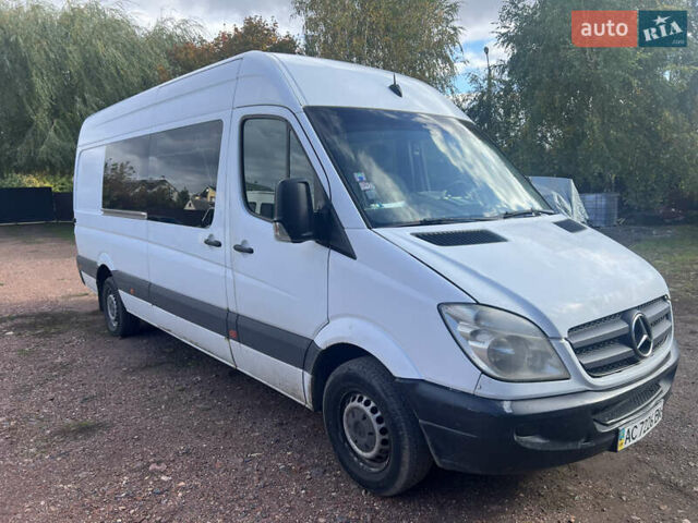 Белый Мерседес Sprinter, объемом двигателя 2.99 л и пробегом 670 тыс. км за 10000 $, фото 2 на Automoto.ua