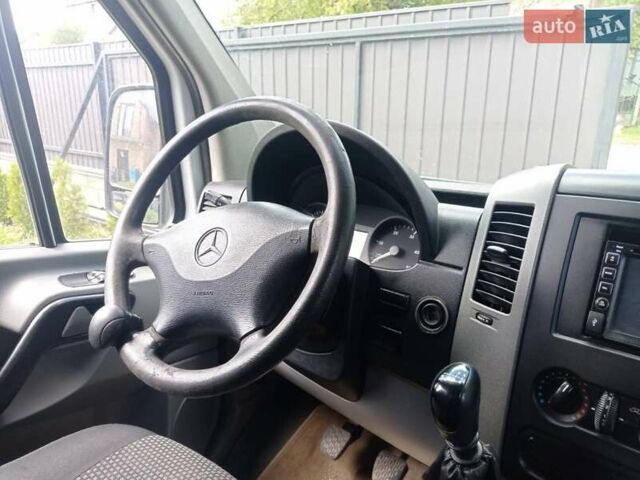 Белый Мерседес Sprinter, объемом двигателя 2.2 л и пробегом 850 тыс. км за 8700 $, фото 2 на Automoto.ua
