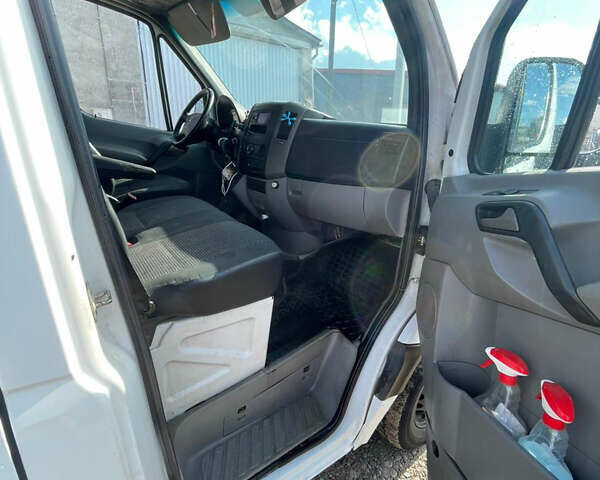 Белый Мерседес Sprinter, объемом двигателя 2.15 л и пробегом 40 тыс. км за 8900 $, фото 7 на Automoto.ua