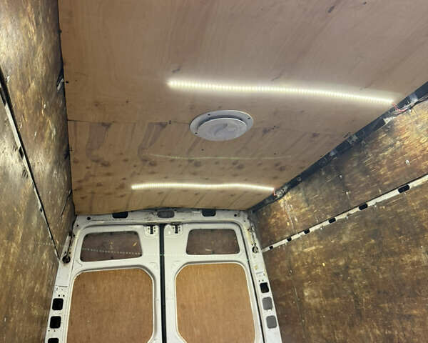 Белый Мерседес Sprinter, объемом двигателя 2.99 л и пробегом 564 тыс. км за 15500 $, фото 9 на Automoto.ua