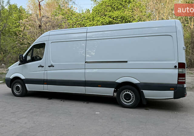 Белый Мерседес Sprinter, объемом двигателя 2.2 л и пробегом 300 тыс. км за 10900 $, фото 5 на Automoto.ua