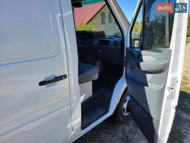 Белый Мерседес Sprinter, объемом двигателя 2.7 л и пробегом 188 тыс. км за 17112 $, фото 23 на Automoto.ua