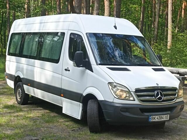 Белый Мерседес Sprinter, объемом двигателя 2.1 л и пробегом 640 тыс. км за 15000 $, фото 1 на Automoto.ua