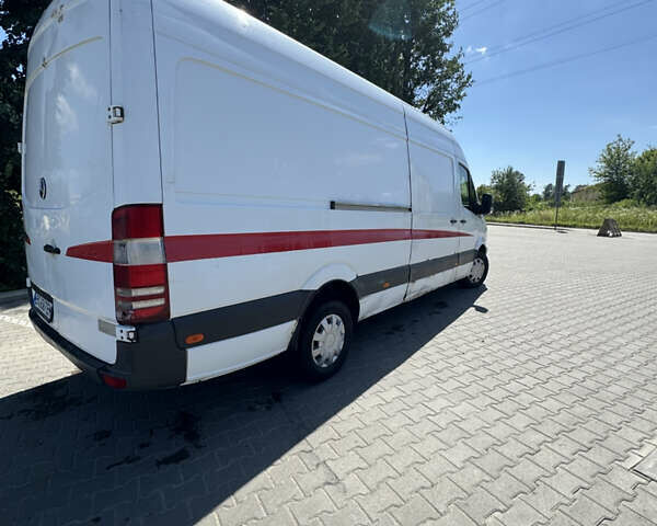 Белый Мерседес Sprinter, объемом двигателя 2.2 л и пробегом 362 тыс. км за 8300 $, фото 3 на Automoto.ua