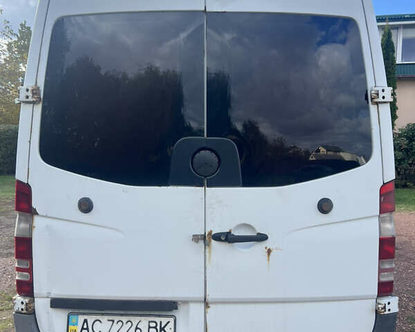 Белый Мерседес Sprinter, объемом двигателя 2.99 л и пробегом 670 тыс. км за 10000 $, фото 4 на Automoto.ua