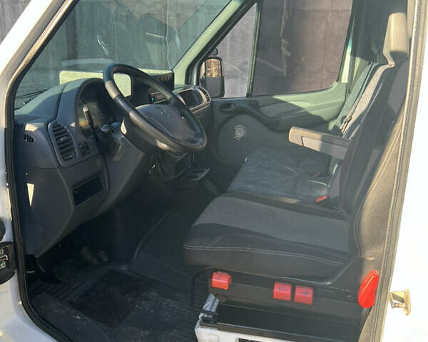Белый Мерседес Sprinter, объемом двигателя 2.7 л и пробегом 407 тыс. км за 21555 $, фото 43 на Automoto.ua