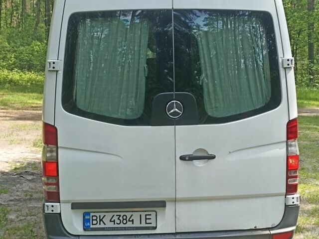 Белый Мерседес Sprinter, объемом двигателя 2.1 л и пробегом 640 тыс. км за 15000 $, фото 5 на Automoto.ua