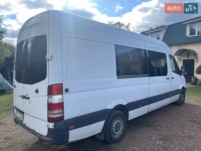 Белый Мерседес Sprinter, объемом двигателя 2.99 л и пробегом 670 тыс. км за 10000 $, фото 3 на Automoto.ua