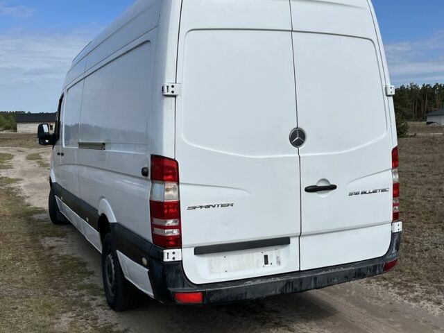 Белый Мерседес Sprinter, объемом двигателя 2.2 л и пробегом 350 тыс. км за 4600 $, фото 1 на Automoto.ua