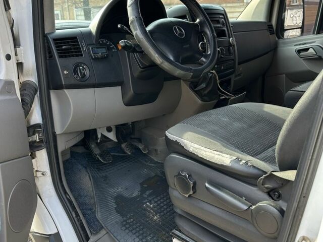 Белый Мерседес Sprinter, объемом двигателя 3 л и пробегом 410 тыс. км за 13900 $, фото 2 на Automoto.ua