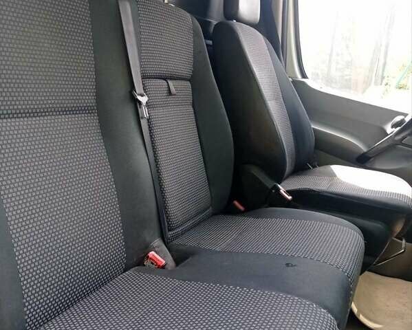 Белый Мерседес Sprinter, объемом двигателя 2.2 л и пробегом 850 тыс. км за 8700 $, фото 5 на Automoto.ua